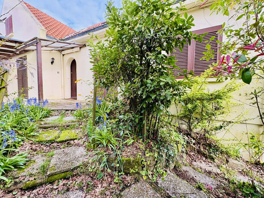 Maison à MONTAIGU