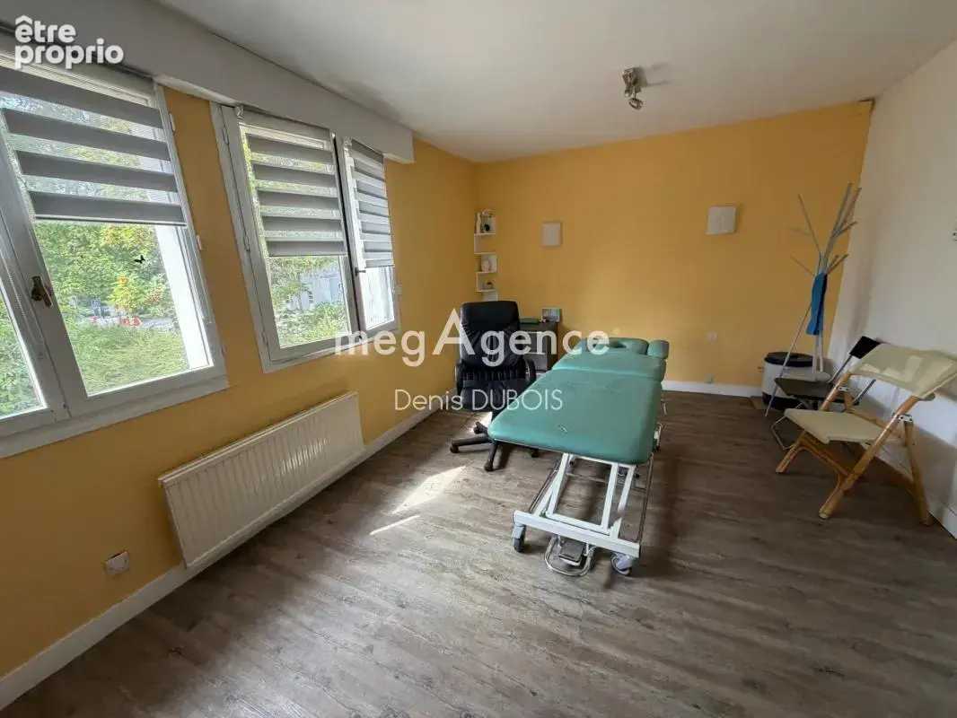 Locaux avec bureaux et garages - photo 11
