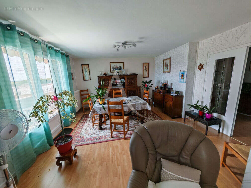 En vente fourchambault: appartement, 2 chambres, ascenceur, cave et parking - photo 3