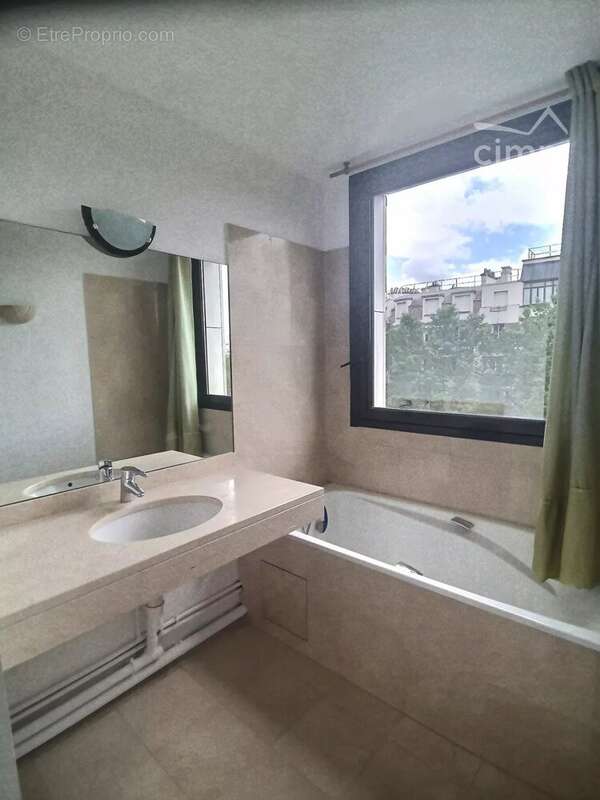 Appartement à PARIS-14E
