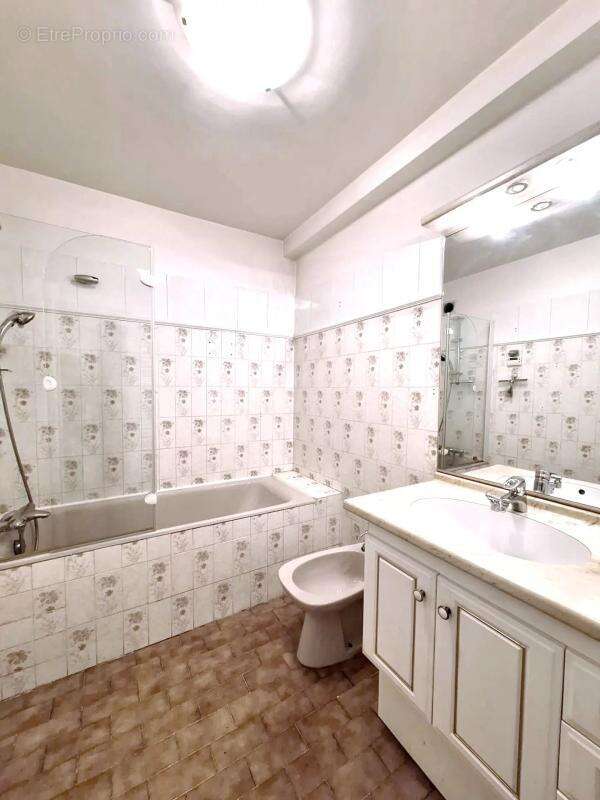 Appartement à MARSEILLE-5E