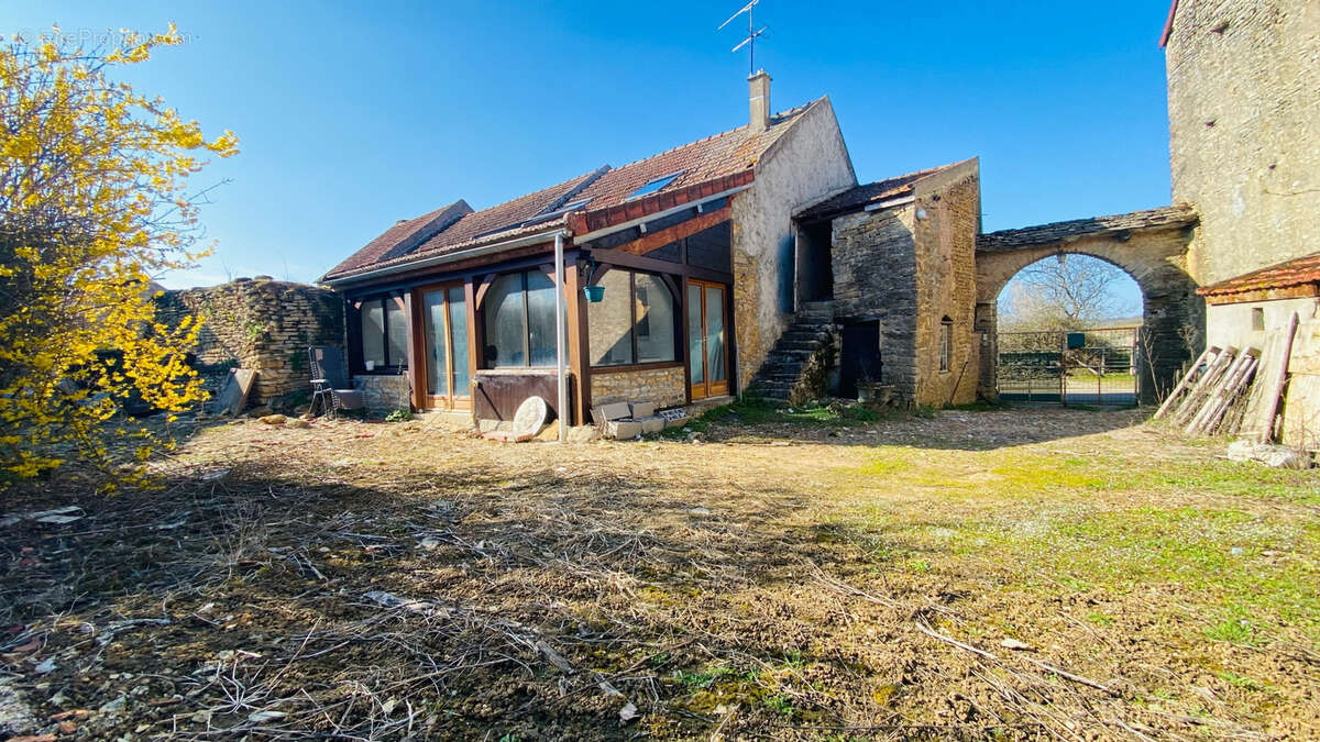 Maison à AVALLON