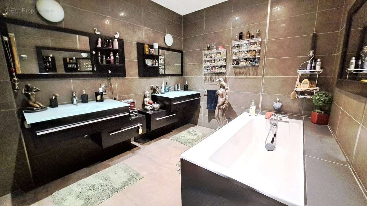 Maison à VAULNAVEYS-LE-BAS