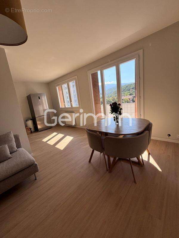 Vente - Appartement - 4 pièces + cuisine - 72 m² - 145 000 € - - photo 3