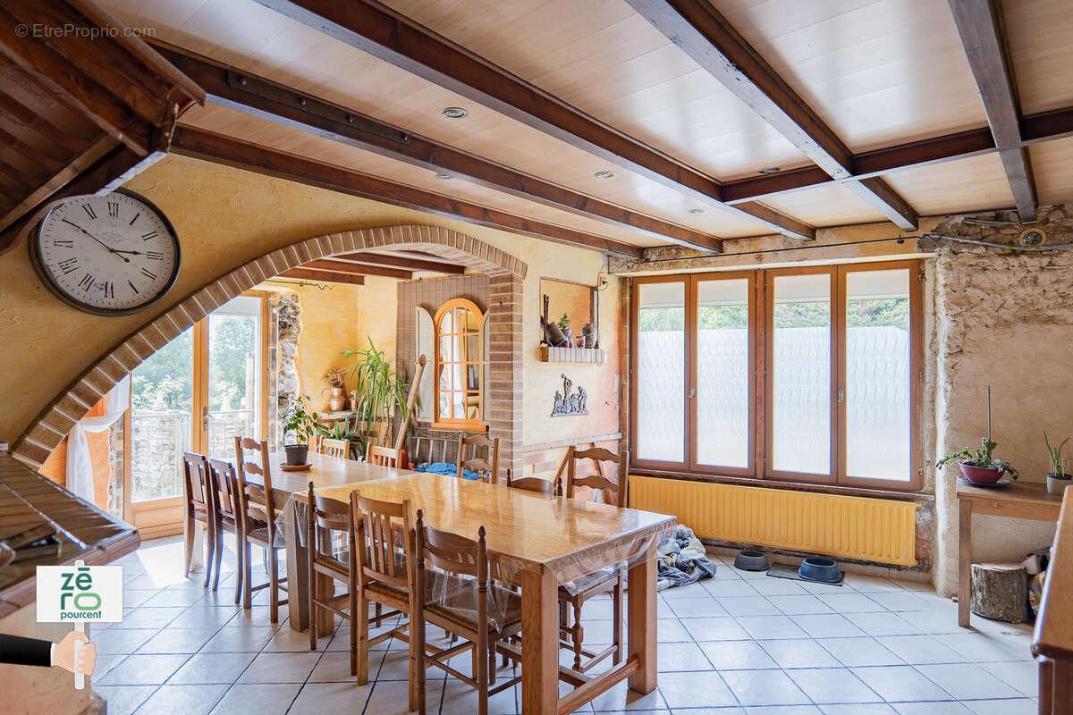 Maison de charme en pierre à vendre à Saint-Étienne-du-Bois, proche Legé   174 m2 habitables - photo 3
