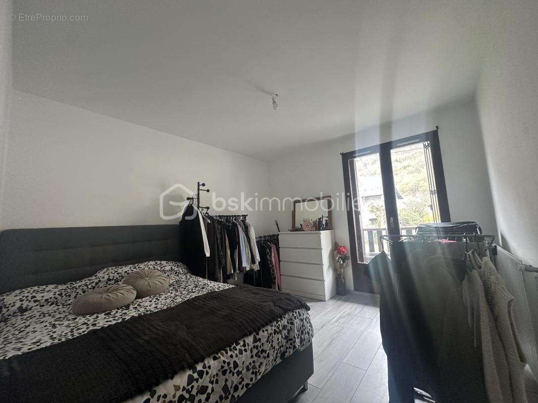 La bathie- appartement t3 75m2+ garage + cave - photo 6