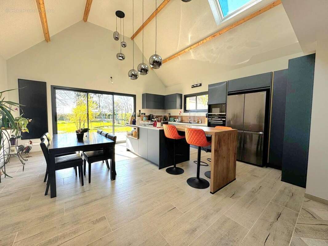 Maison 160 m² à La Villeneuve-En-Chevrie  - photo 3