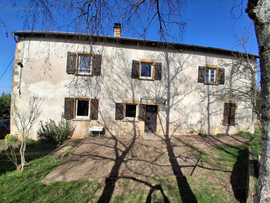 Maison à SAINT-DENIS-DE-CABANNE