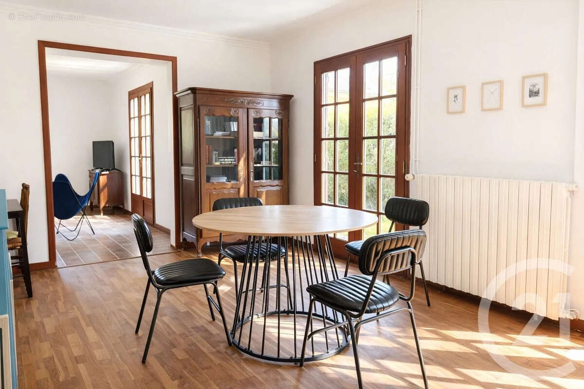 Maison à CHERISY