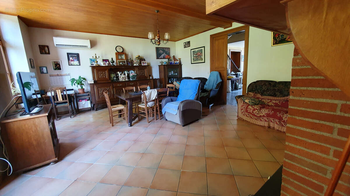 Maison à NEGREPELISSE