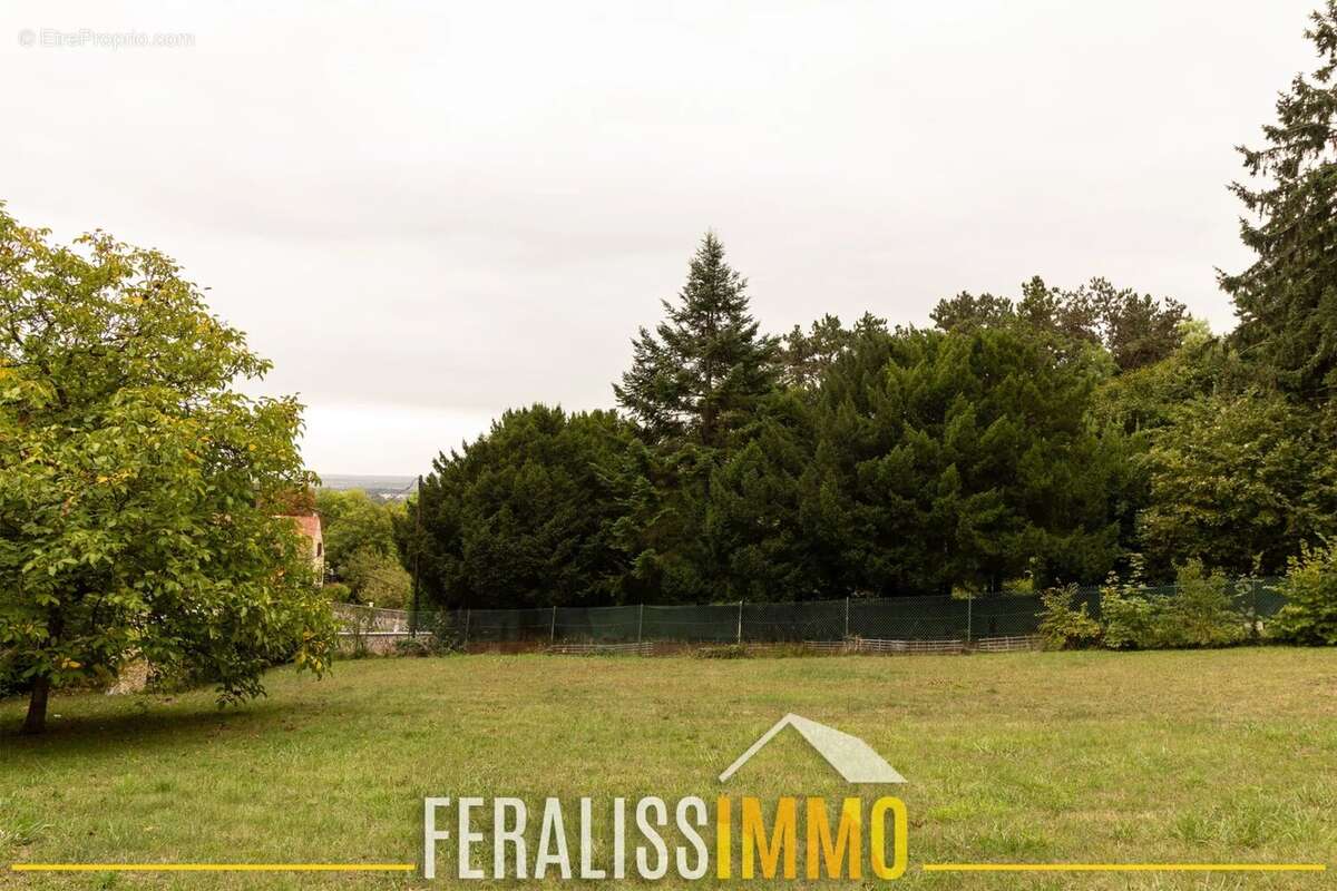 Terrain à VAUX-SUR-SEINE