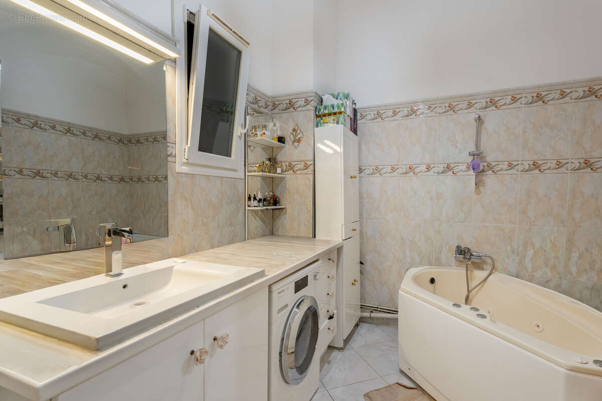 Appartement à MARSEILLE-7E