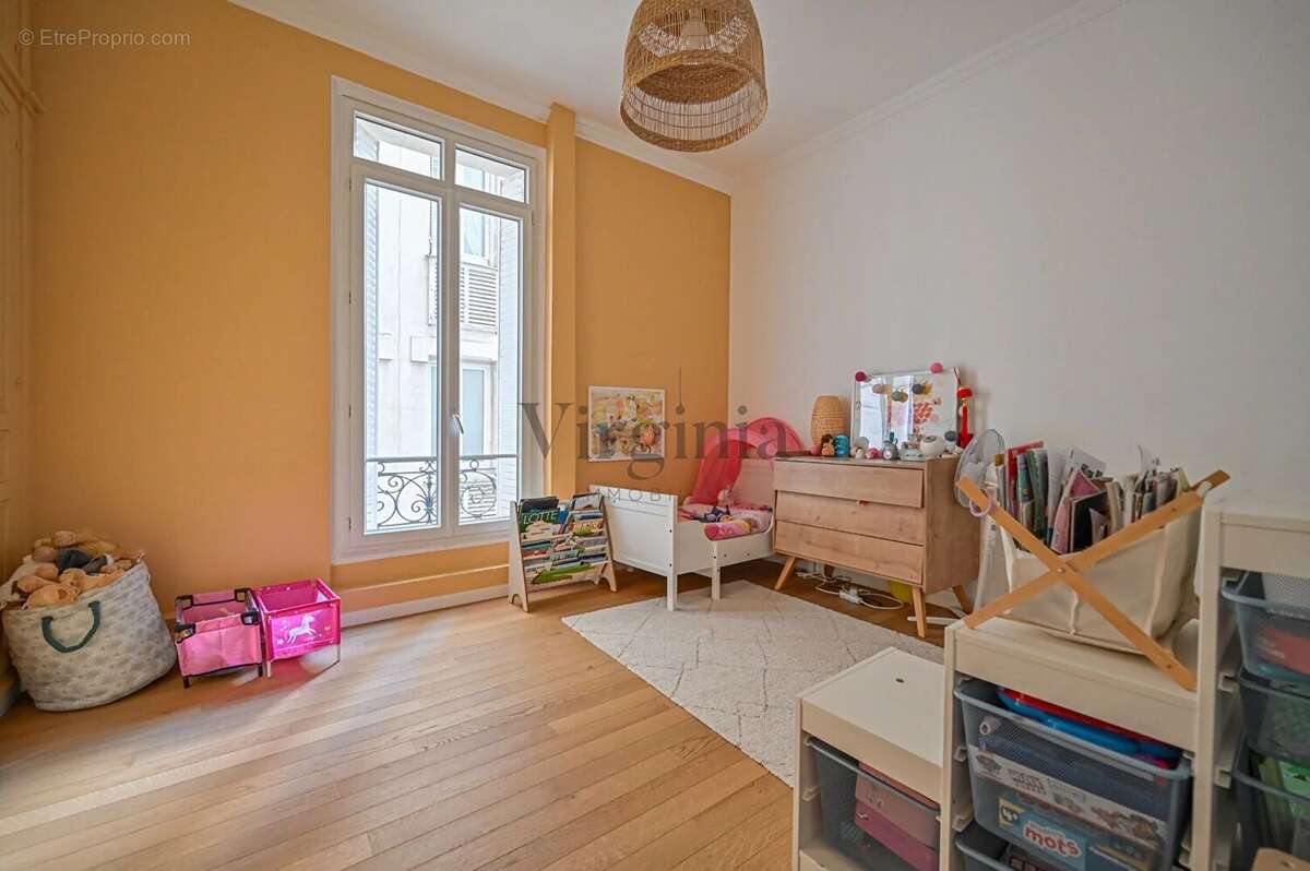 Appartement à CHARENTON-LE-PONT