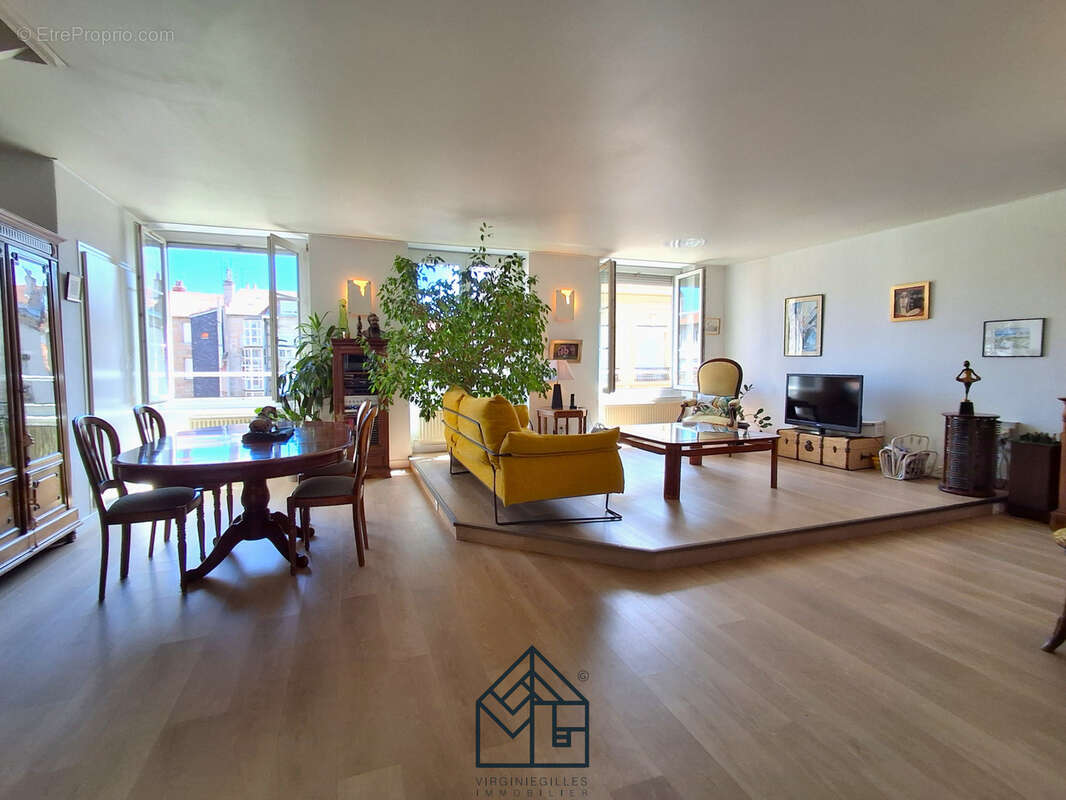Appartement à SAINT-ETIENNE