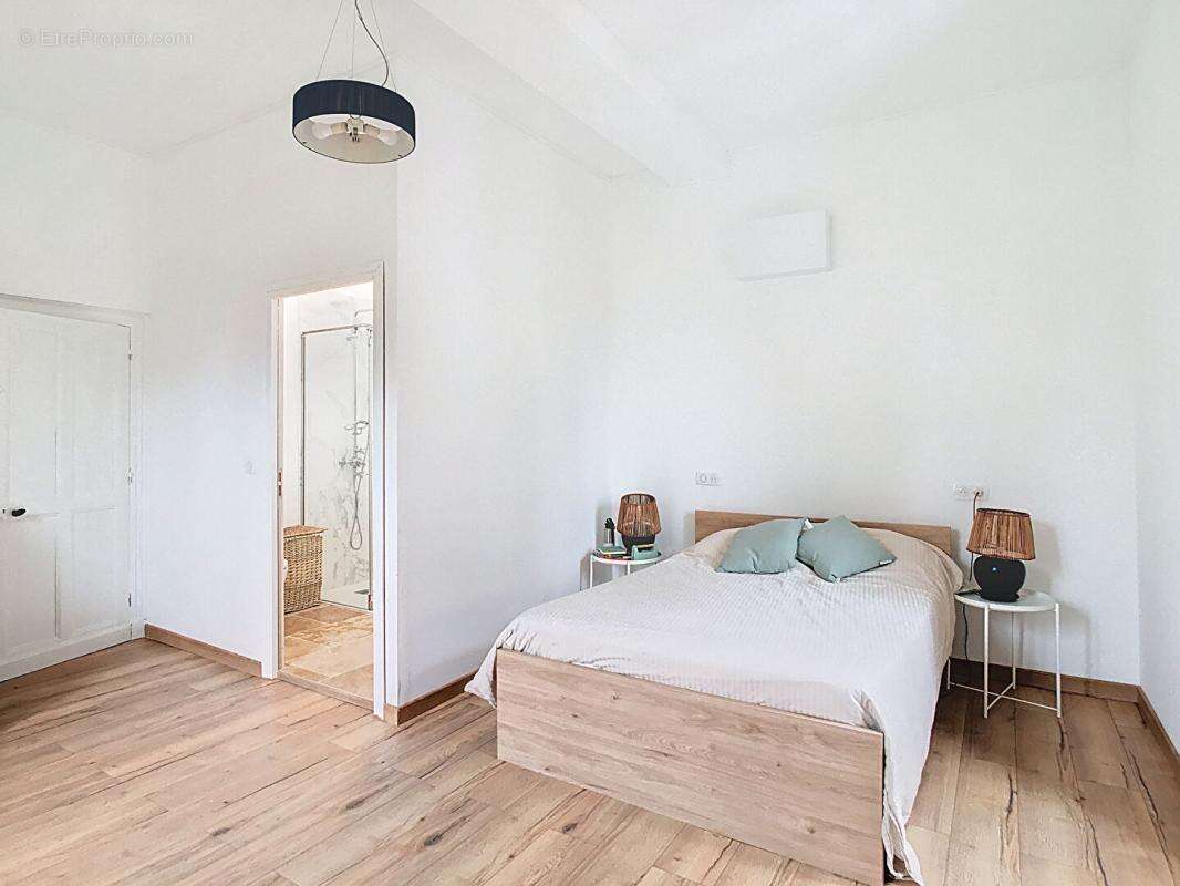 Maison à BEYNAC-ET-CAZENAC