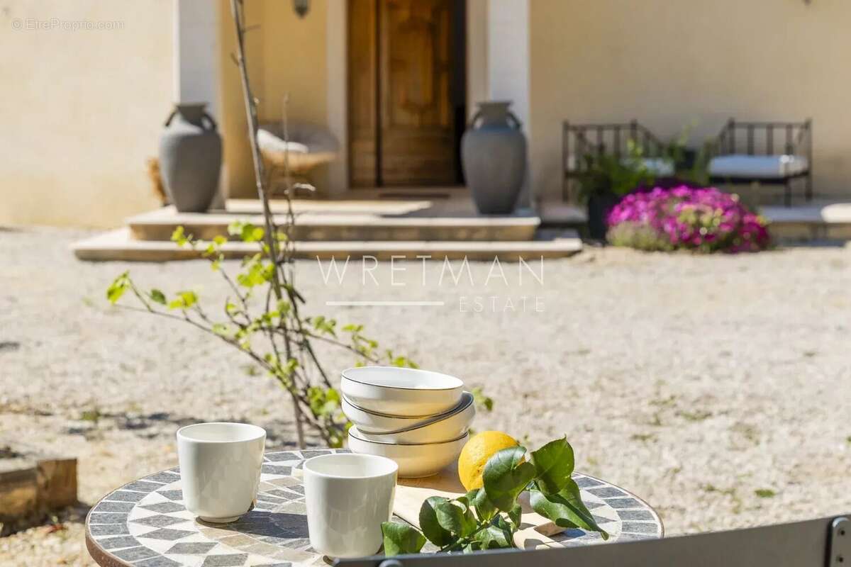 Maison à CHATEAUNEUF-GRASSE