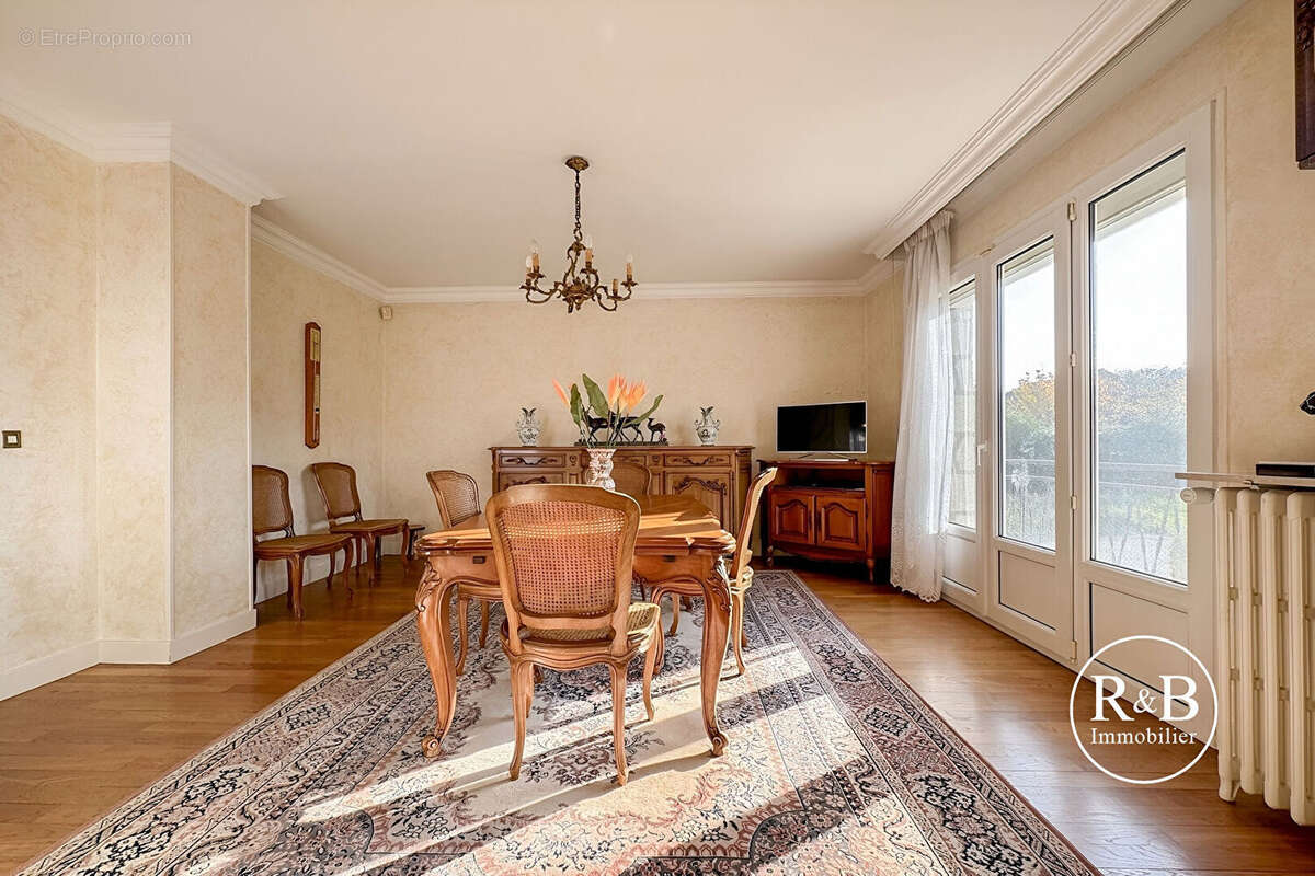 Maison à LES CLAYES-SOUS-BOIS