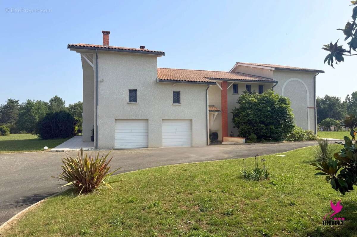 Maison à LARRA