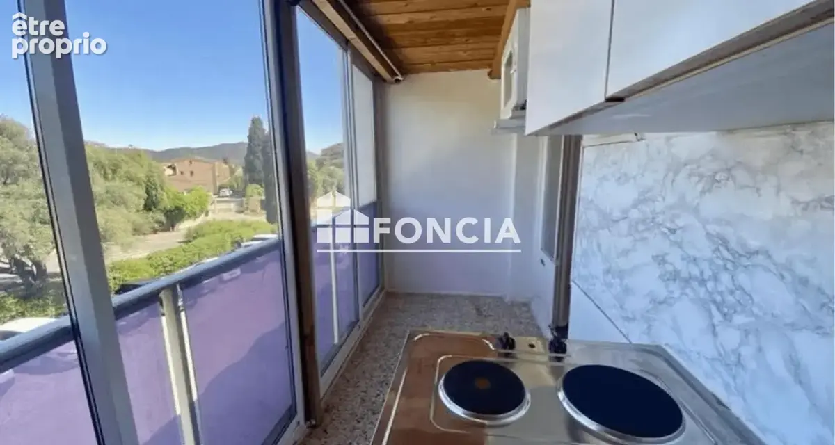 HYERES, En dernier étage : STUDIO avec loggia fermée, sans vis-à-vis - photo 4