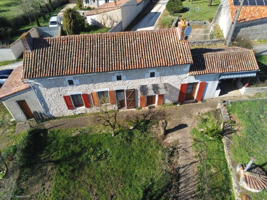 Maison de Campagne avec Dépendances 5 Minutes de Civray - photo 32