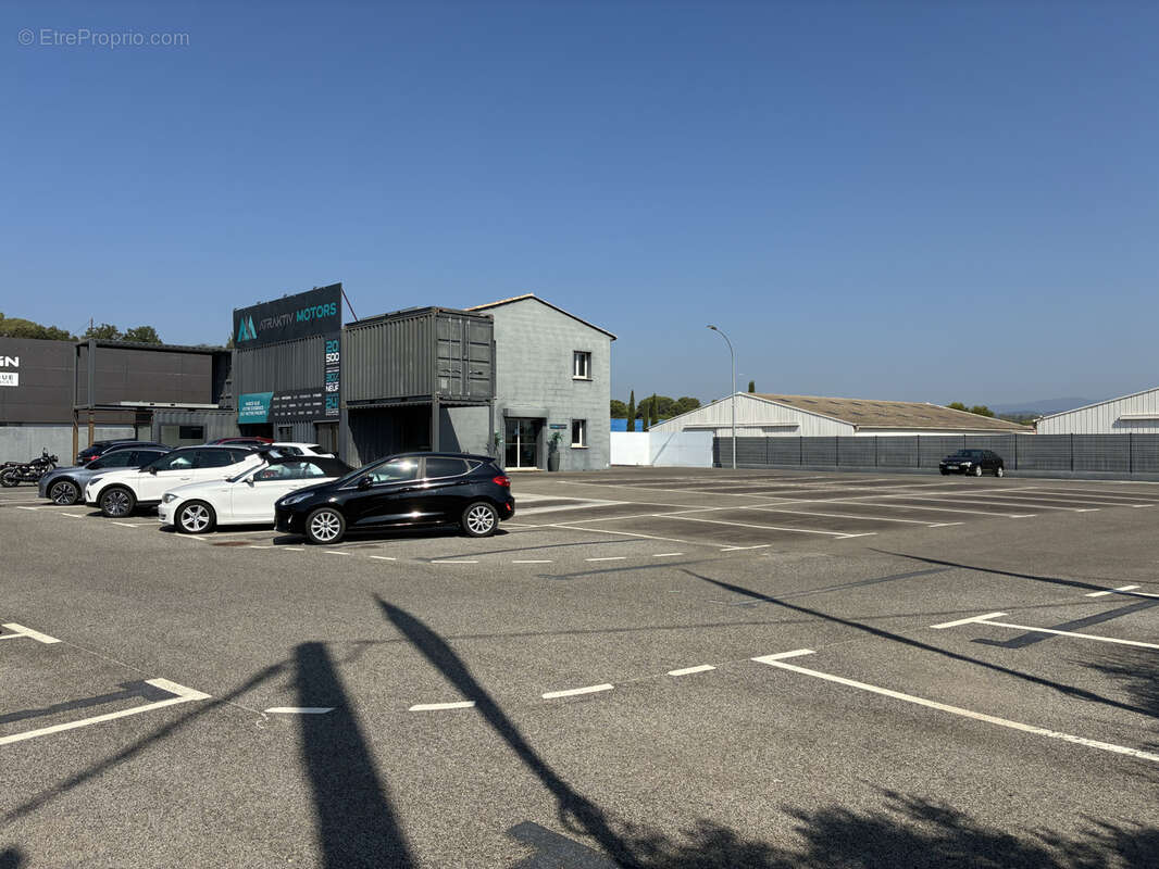 Terrain avec local commercial a vendre - 2600 m2 proche autoroute - photo 2