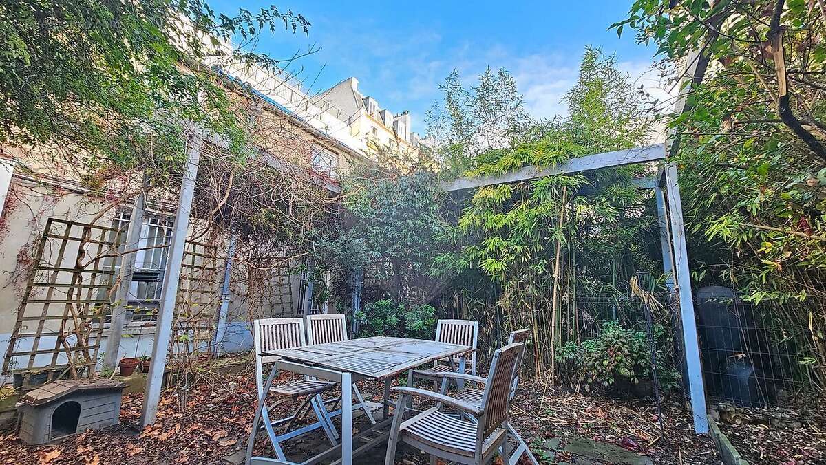 Appartement à PARIS-14E