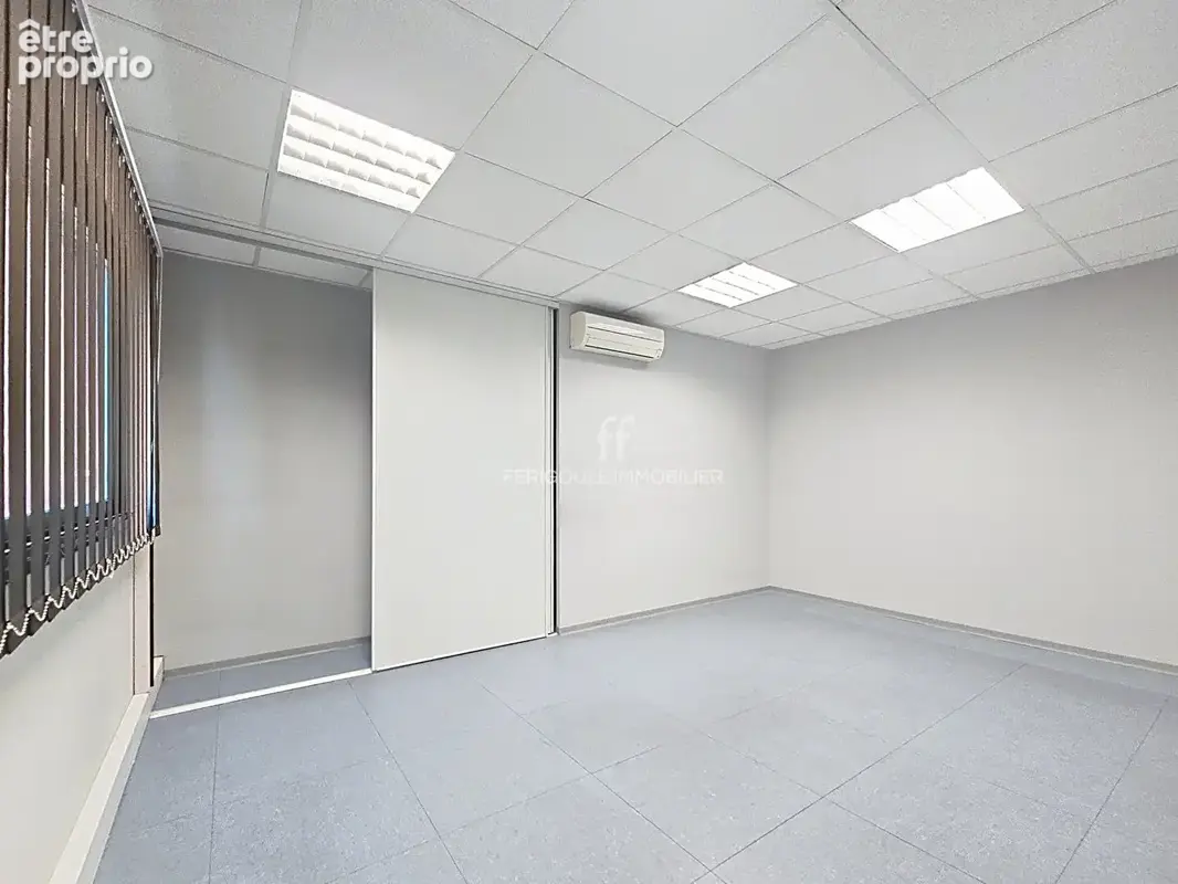 Avignon extra-muros. Bureaux 208m² .Emplacement privilégié, visibilité & stationnement - photo 3