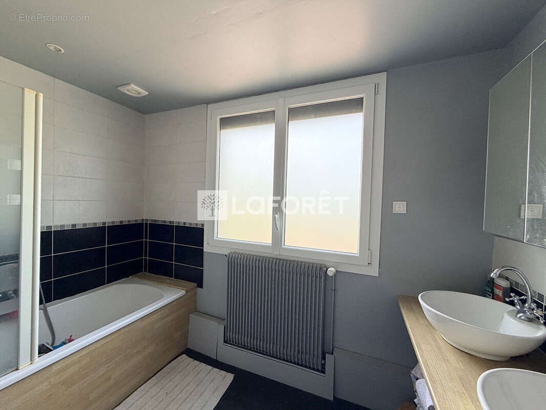 Maison d'environ 123 m², à Compertrix - photo 13