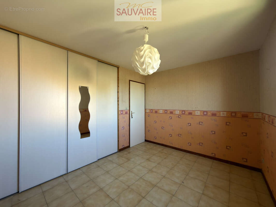 Maison à SAINT-LAURENT-DE-LA-SALANQUE