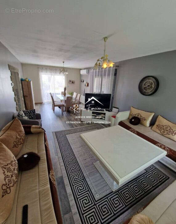 Pièce de vie de 32 m2  - Maison à CHATELLERAULT