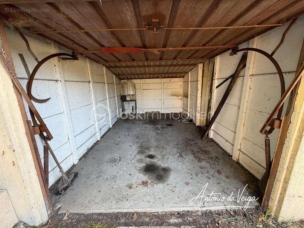  Maison de campagne – 3 chambres, dépendances, double garage et terrain constructible d’environ 3 233 m² - photo 13