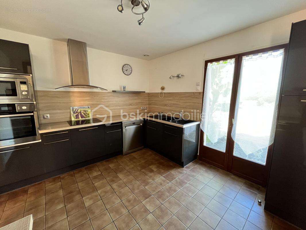Charmant pavillon de plain-pied sur sous-sol complet avec garage et terrain - photo 8