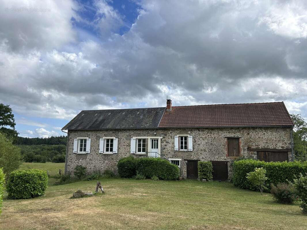Trois superbes propriétés situées dans leur propre hameau - photo 14