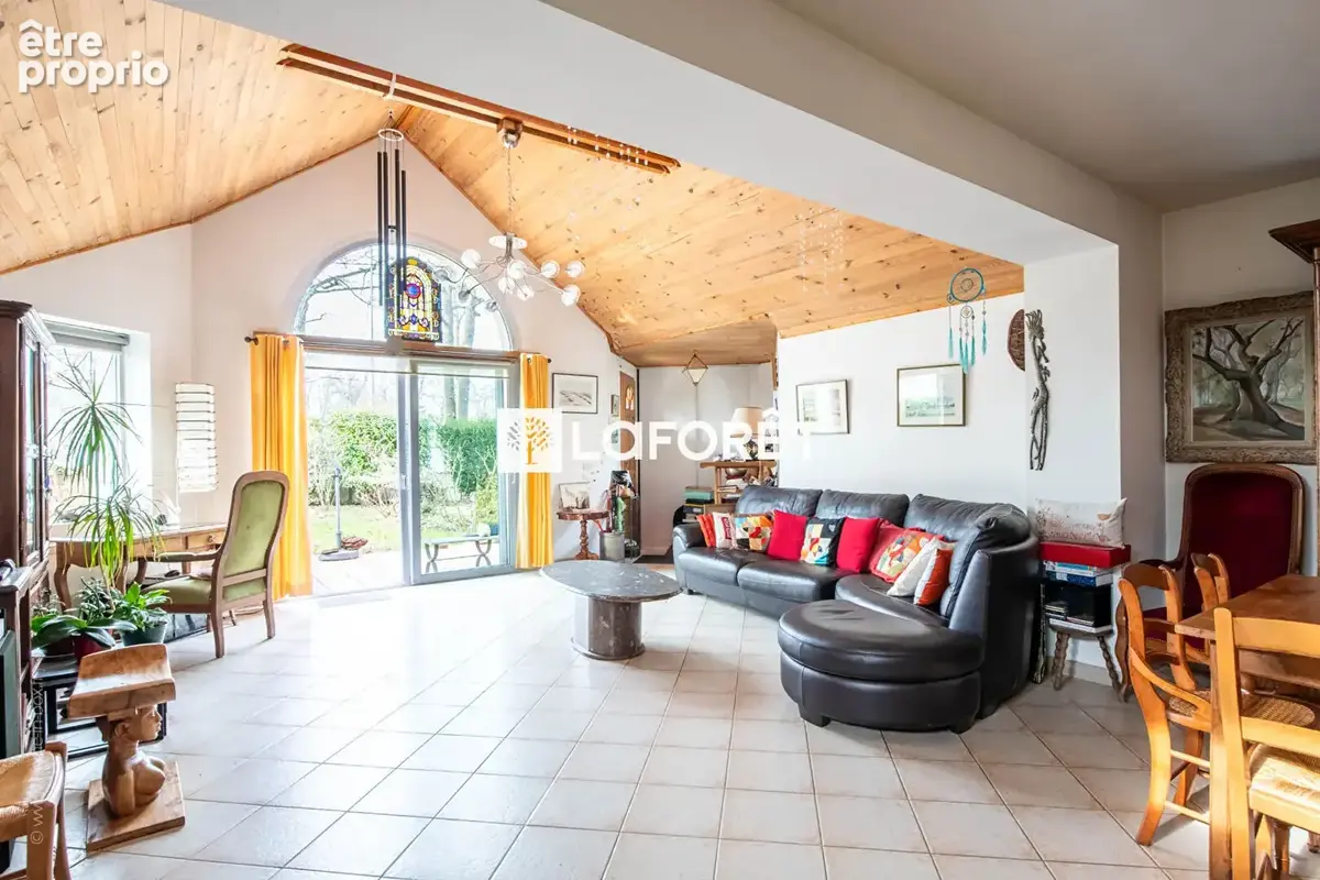 Maison familiale de 220 m² sur terrain de 969 m² - La Celle-Saint-Cloud - photo 11