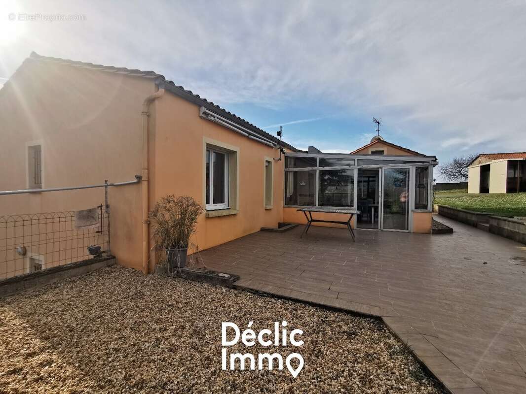 Maison à XANTON-CHASSENON