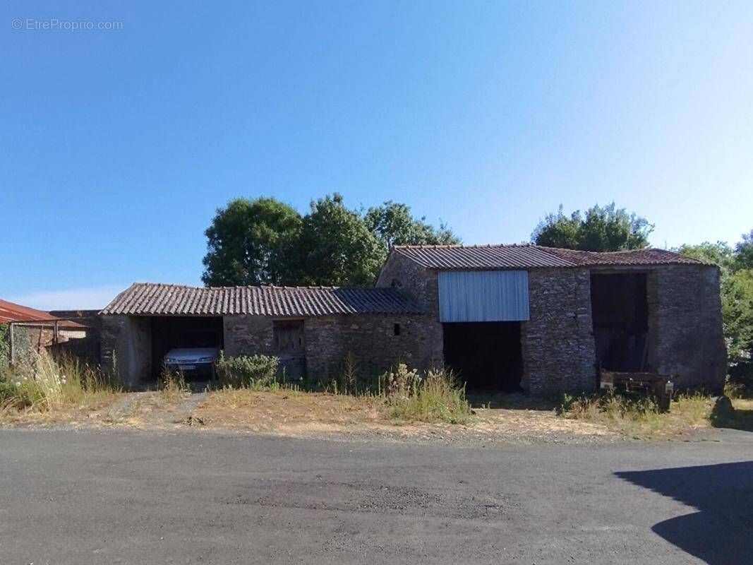 Maison à LA CHAPELLE-BASSE-MER