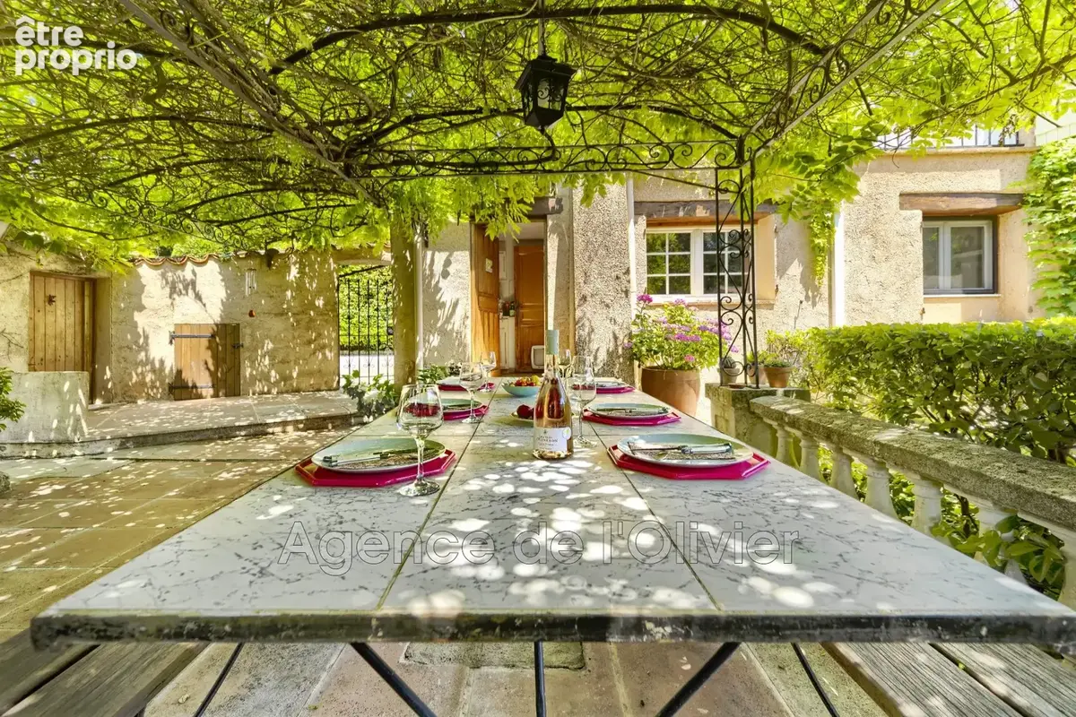 Maison 7 pièces 256 m² à vendre à Tourrettes-Sur-Loup (06140) - photo 3