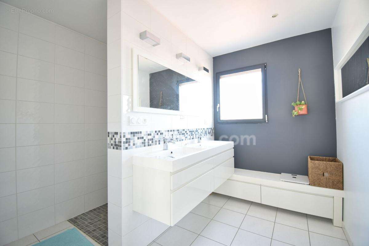 *** exclusivite *** maison contemporaine 3 chambres bureau garage jardin *** isserteaux 63270 *** - photo 10