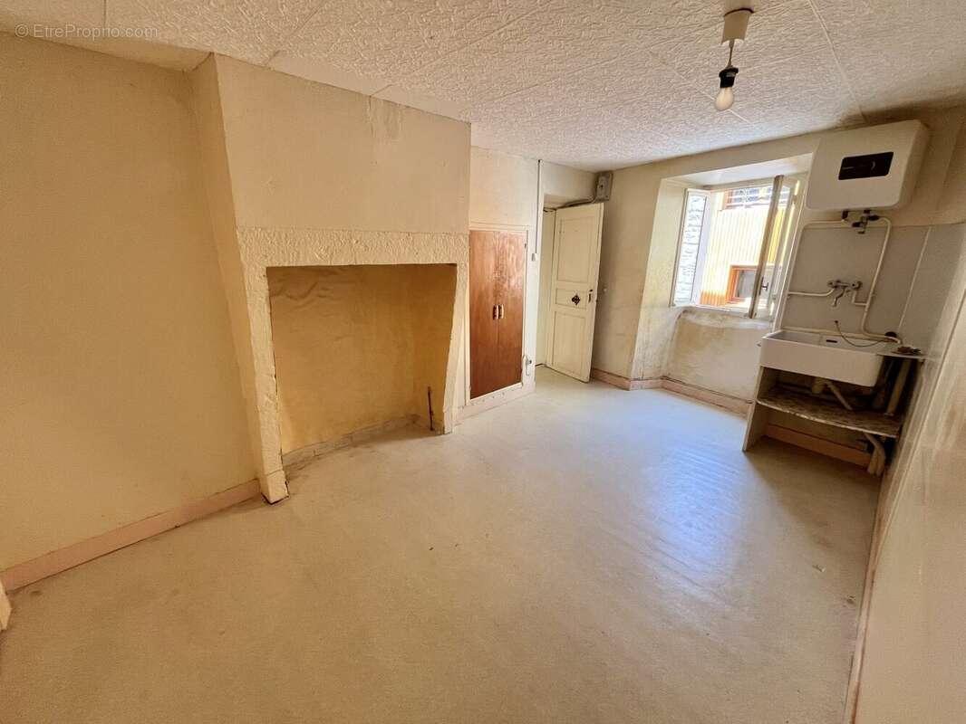 Appartement 368 m² à Chanac  - photo 8