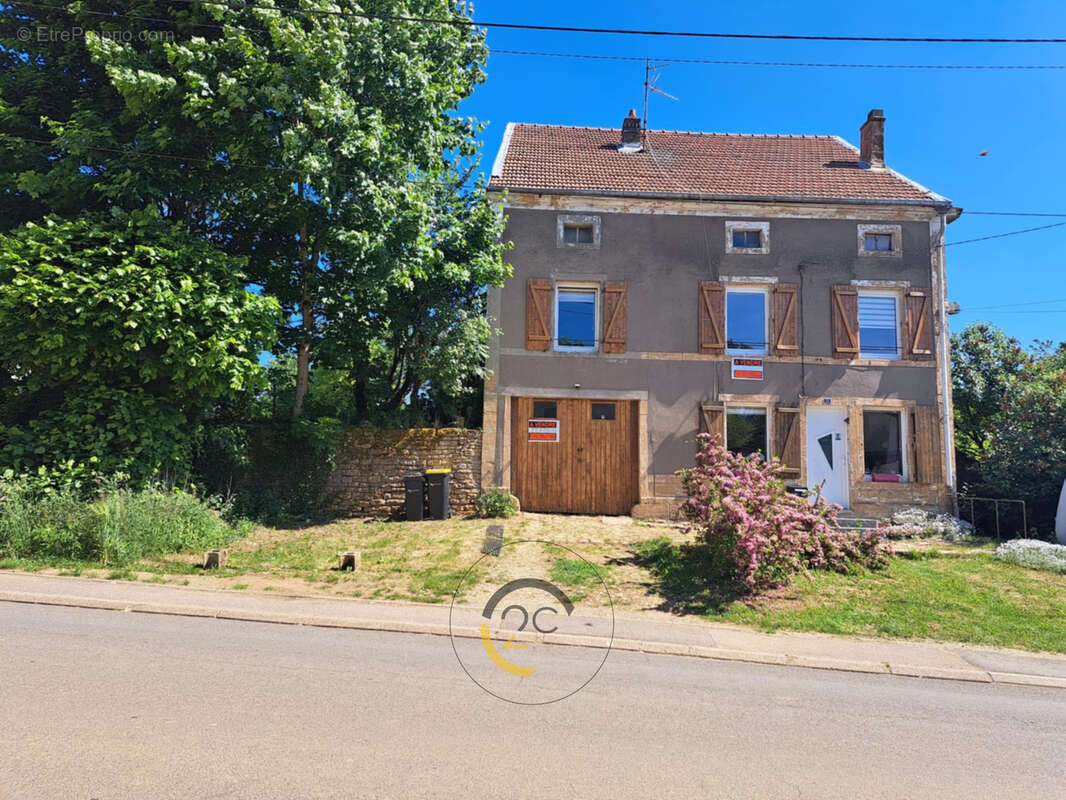 Maison à FILLIERES