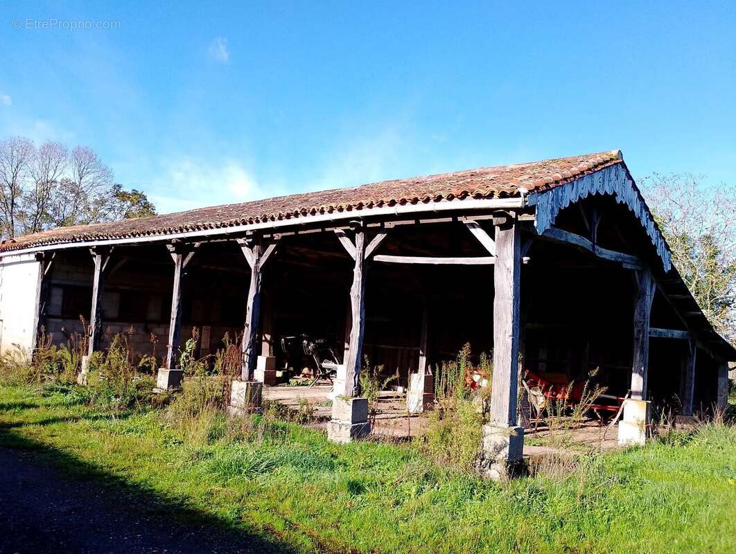 Maison à BAIGNES-SAINTE-RADEGONDE