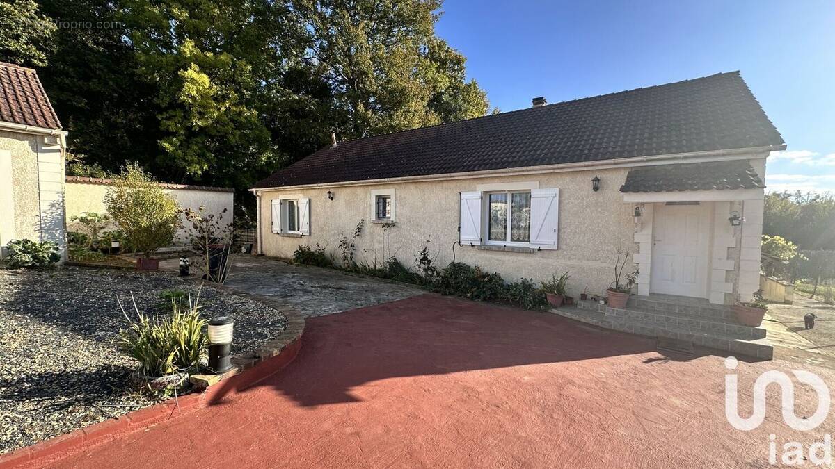 Photo 1 - Maison à BAZOCHES-SUR-LE-BETZ