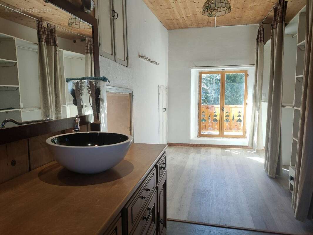 Maison de 200 m² en pierre avec jardin - photo 18