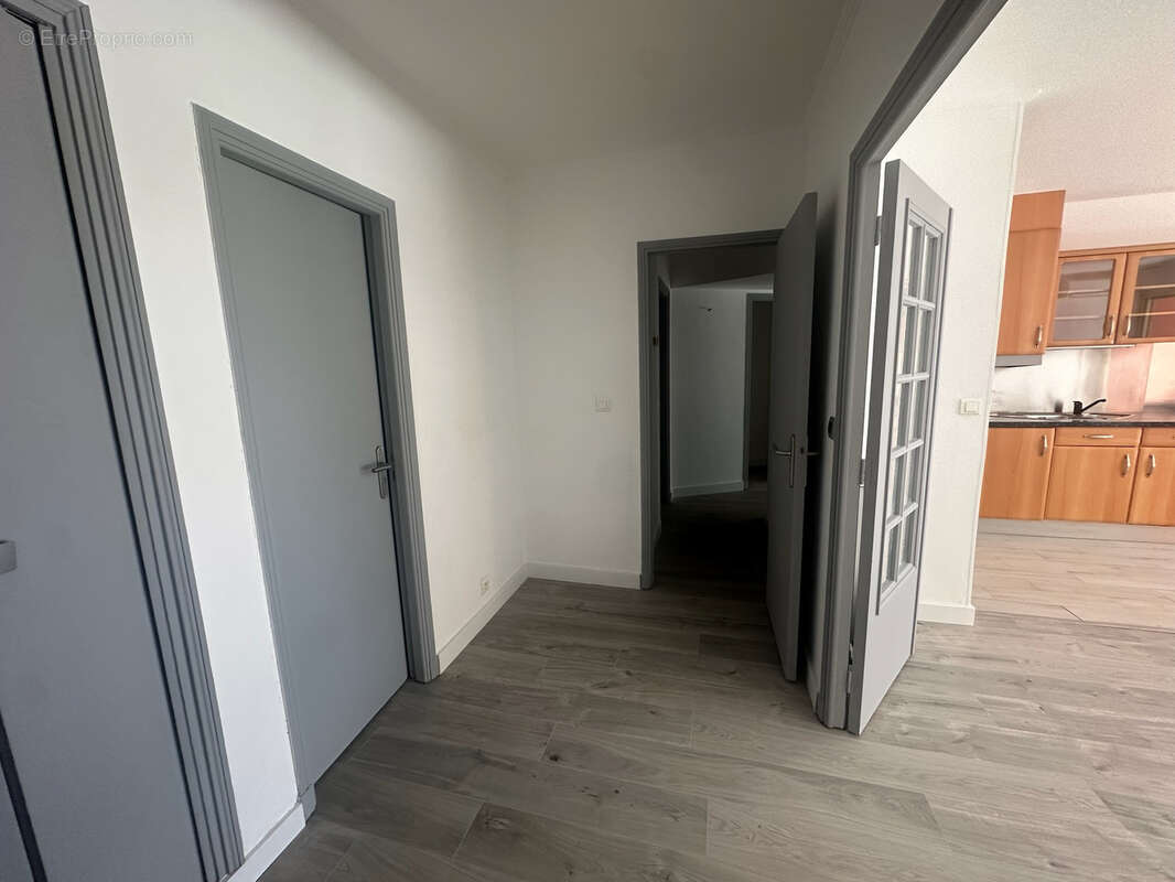 Appartement à SAINT-LAURENT-DU-VAR