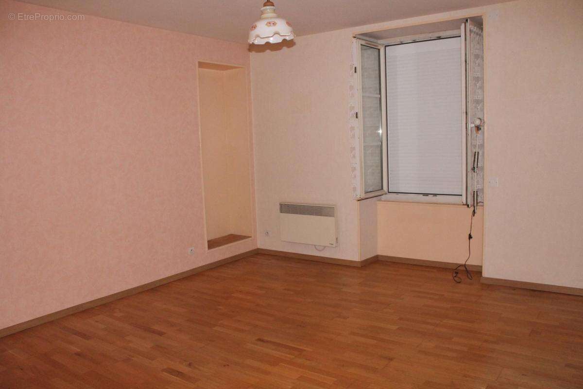 Appartement à FRESNAY-SUR-SARTHE