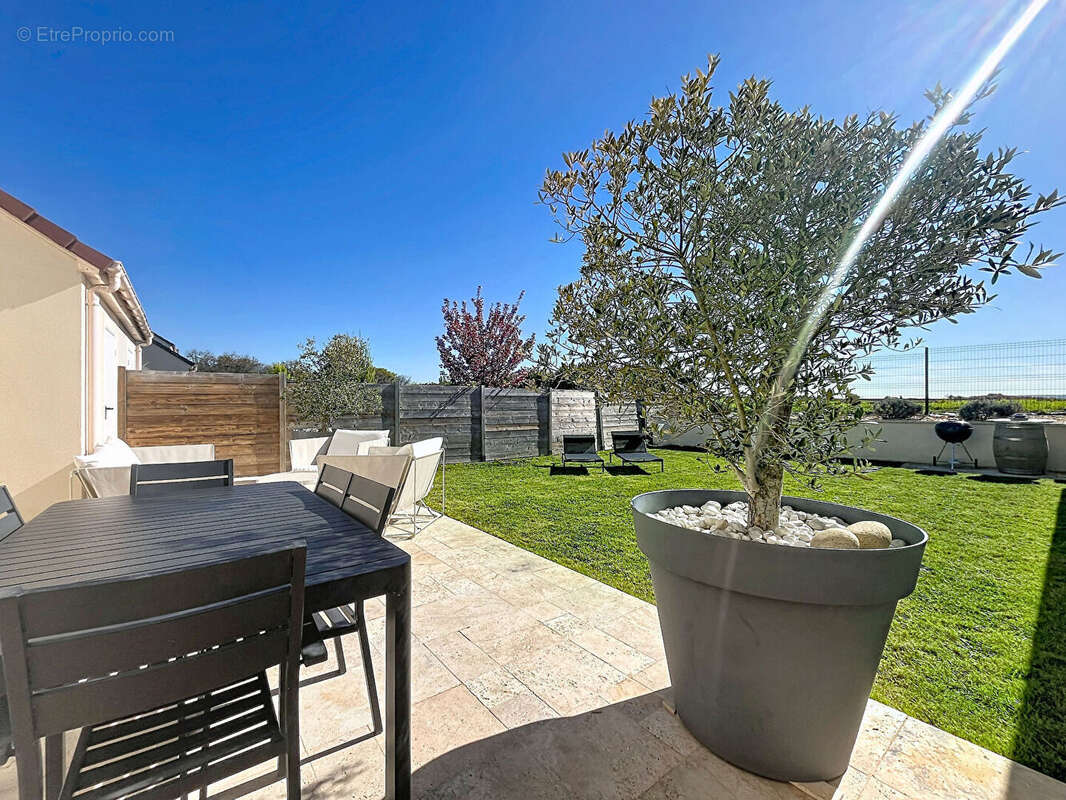 Maison à THIVERVAL-GRIGNON