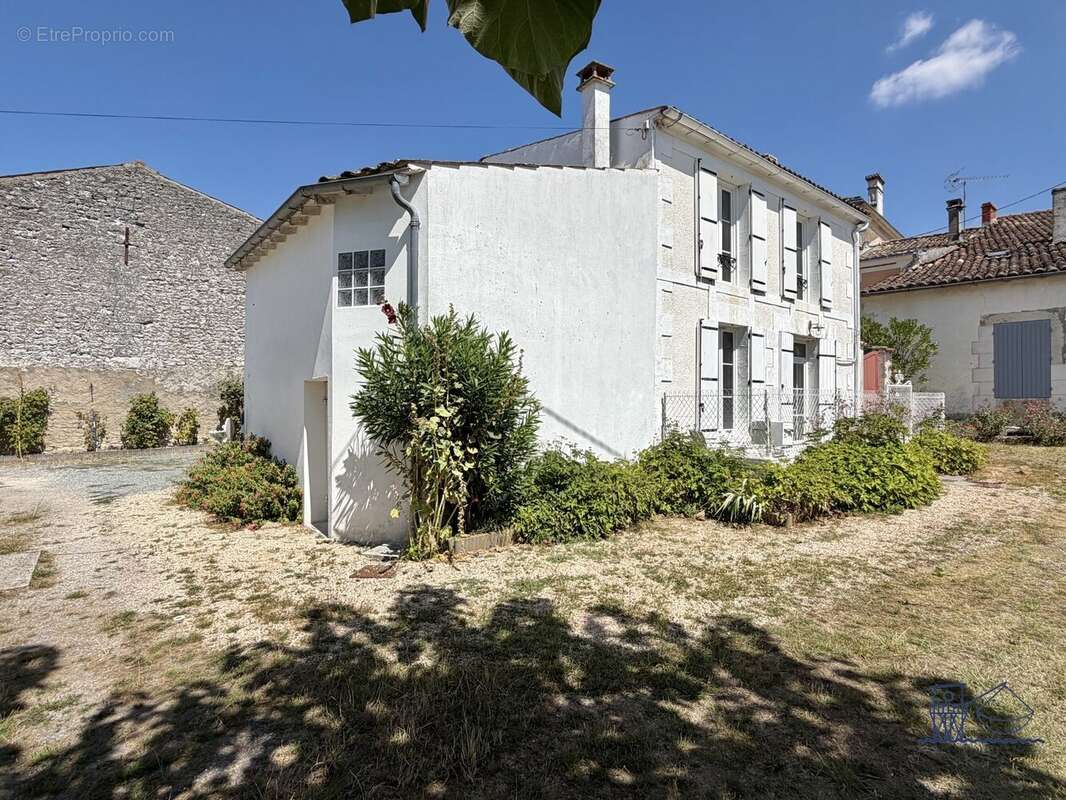 Maison 105 m² à Saint-Fort-Sur-Gironde  - photo 2