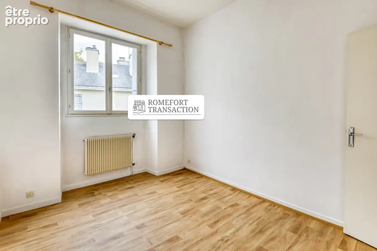 Nantes - CHU REPUBLIQUE - Appartement à rénover 2 chambres + caveau - photo 11