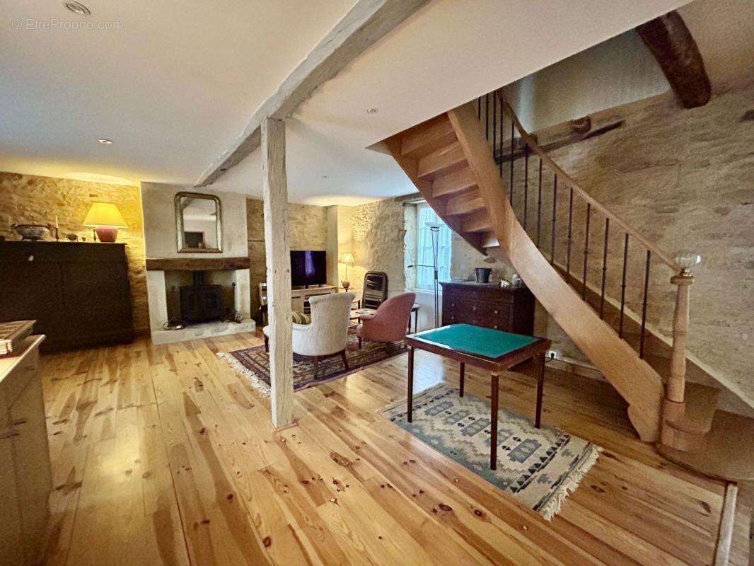 Maison à NADAILLAC-DE-ROUGE