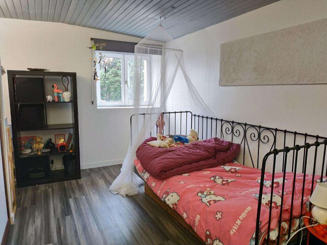 Maison à LA CHAPELLE-BASSE-MER